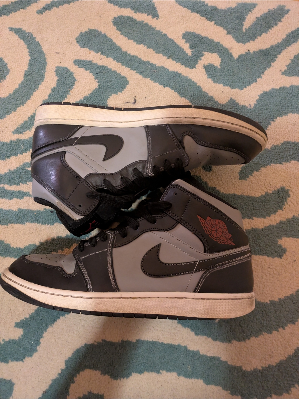 Nike Air Jordan 1 Mid - Gray and Black